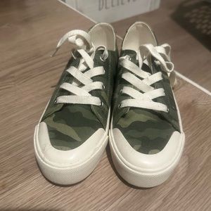 Old Navy Camo Women's Shoes